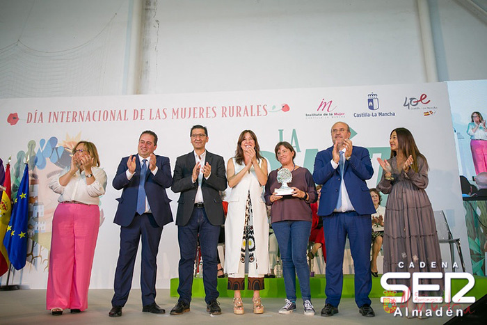 Teresa Cuberes recogió su galardón como Mujer Rural del año