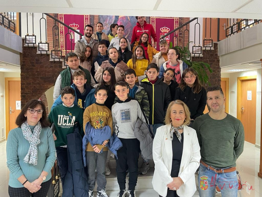 Alumnos de los colegios Jesús Nazareno e Hijos de Obreros visitan el Salón de Plenos del Ayuntamiento de Almadén