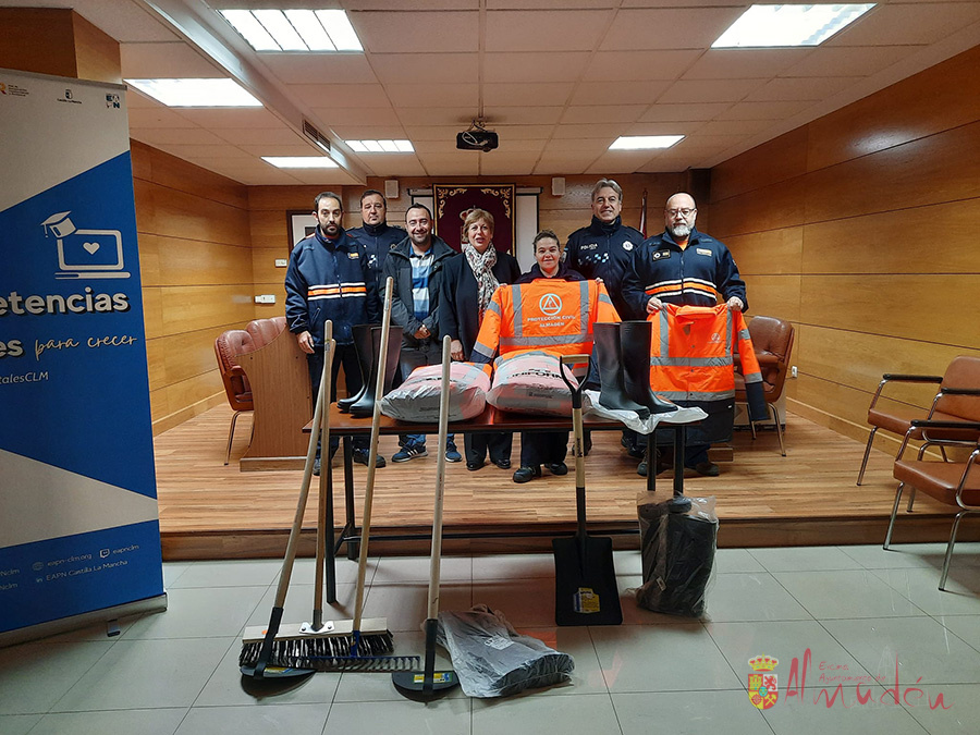 Protección Civil de Almadén recibe nuevo equipamiento y herramientas