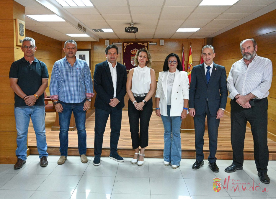 El presidente de la Diputación de Ciudad Real visita Almadén para abordar las necesidades locales