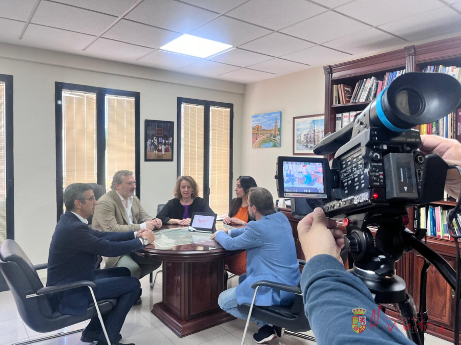 Semana Intensa en el Ayuntamiento de Almadén: Reuniones Claves en Sanidad, Turismo y Empleo