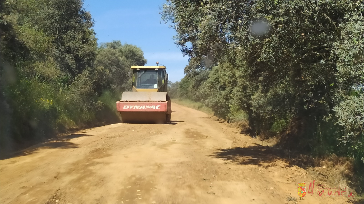Acondicionamiento de caminos públicos en Almadén: Más de 17 km renovados